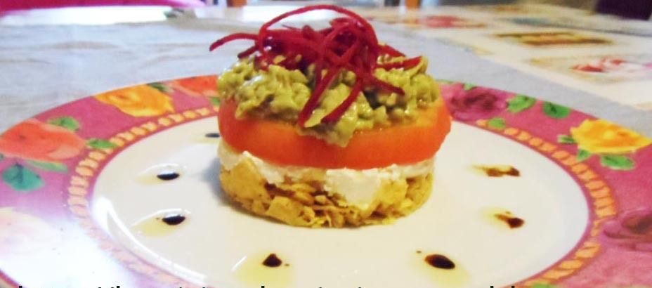 photo de Timbale tomate avocat et chips de maïs