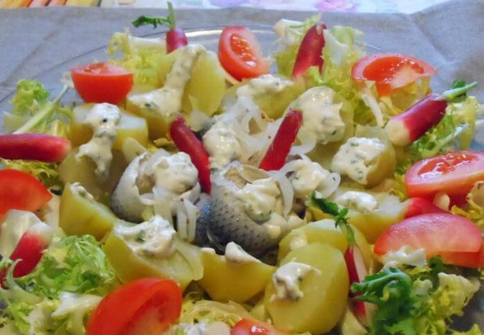 Salade de harengs  sauce au raifort