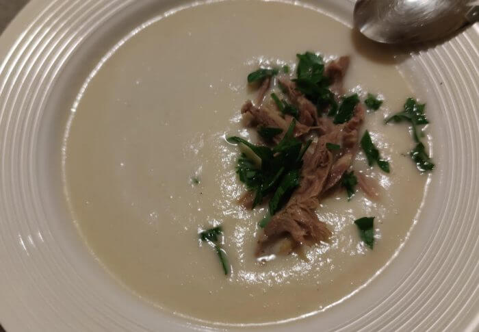 Velouté de chou-fleur au bouillon de poule
