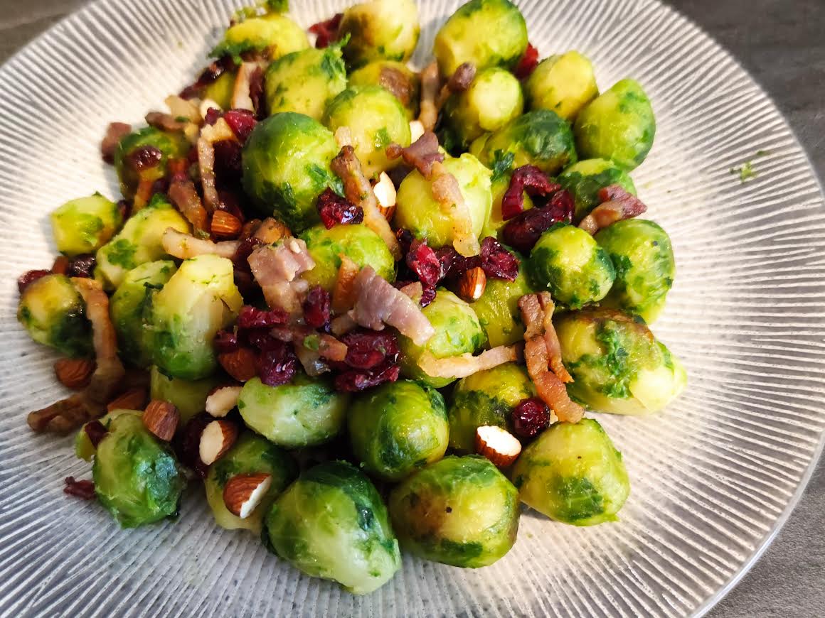 photo de Choux de Bruxelles aux lardons, cranberries et amandes
