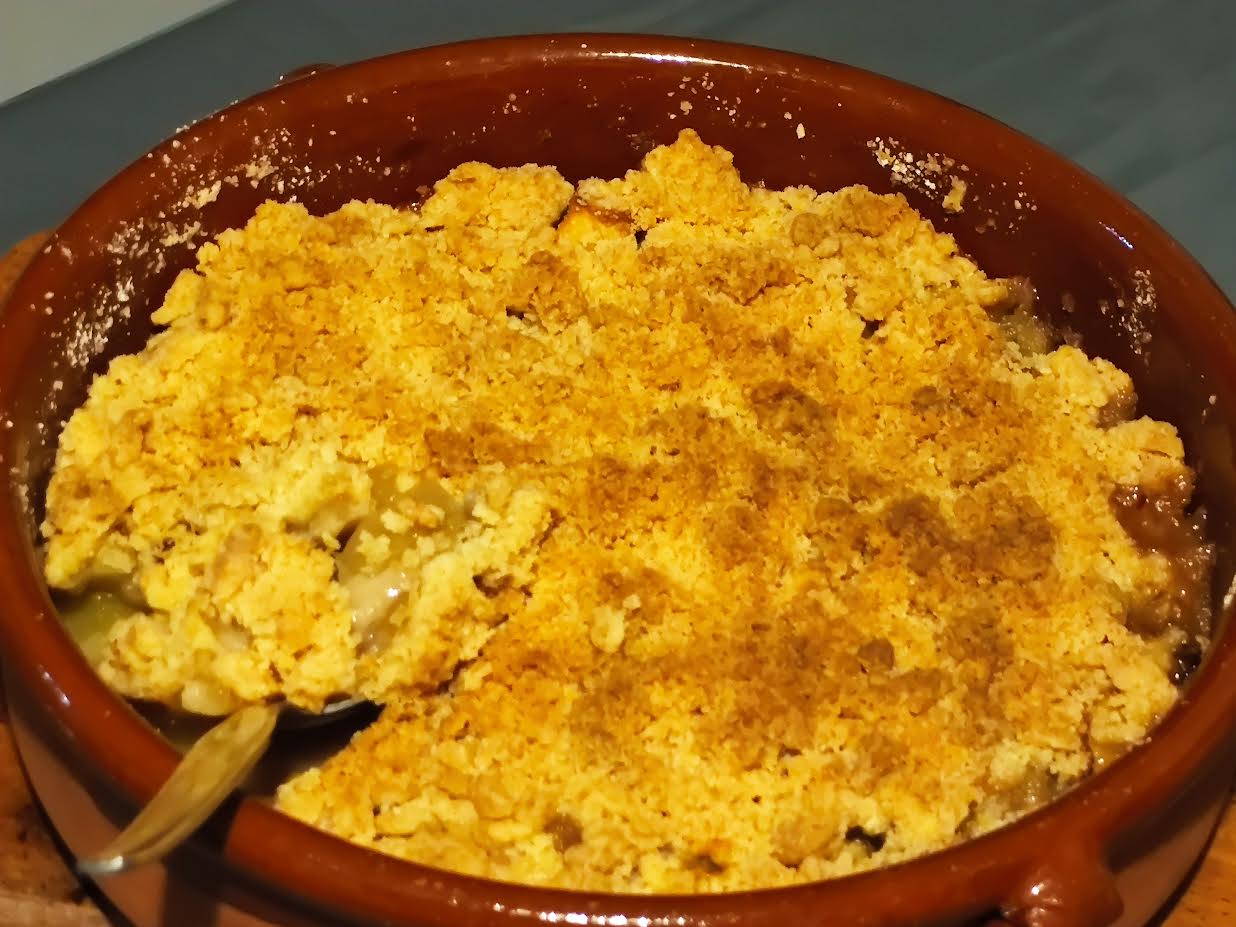 photo de crumble aux pommes et aux dattes