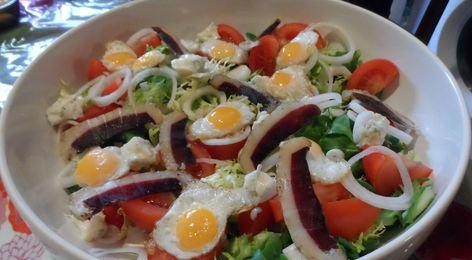photo de Salade au magret séché et aux œufs de cailles