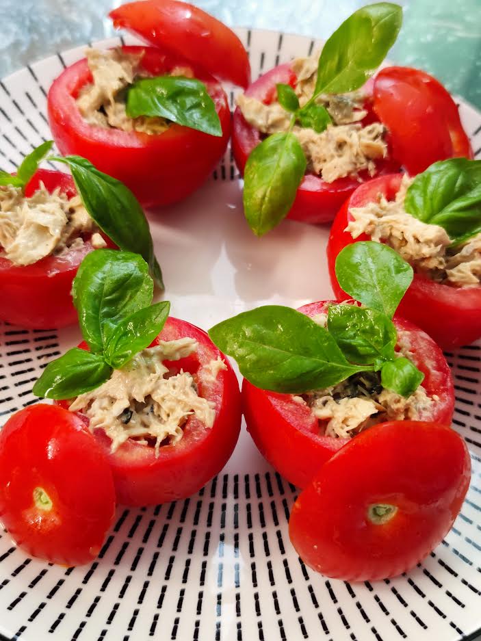 photo de Tomates fourrées au maquereau au vin blanc