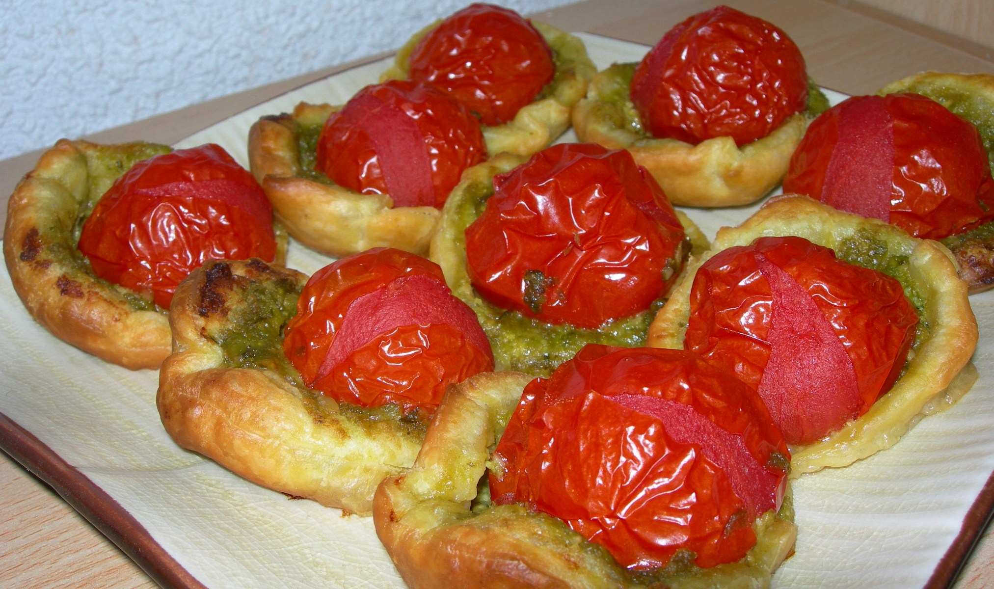 photo de Tartelettes pesto tomates cocktail