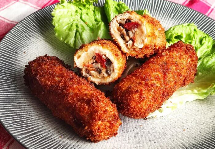 Rouleaux de poulet farcis et panés