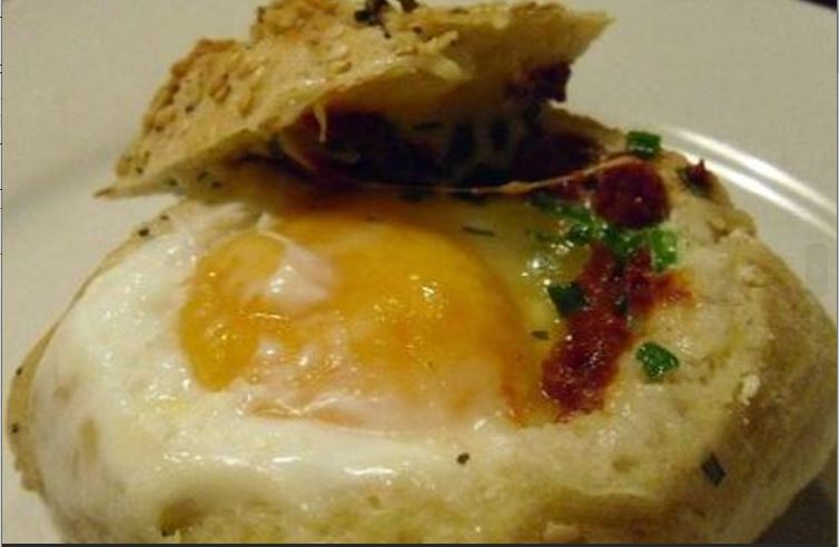 photo de Petits pains et œufs cocotte