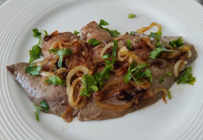 Foie de veau à la lyonnaise