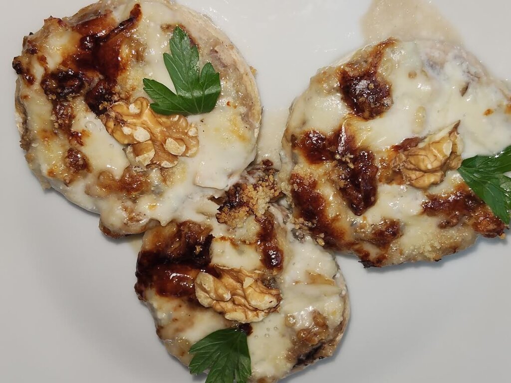 photo de Champignons farcis au bleu et aux noix